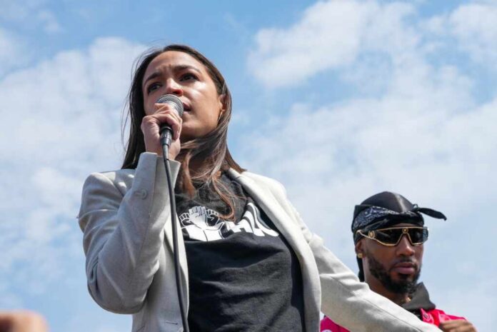 Ny,,Ny,,Usa:,April,24,,2022:,Bernie,Sanders,And,Alexandria