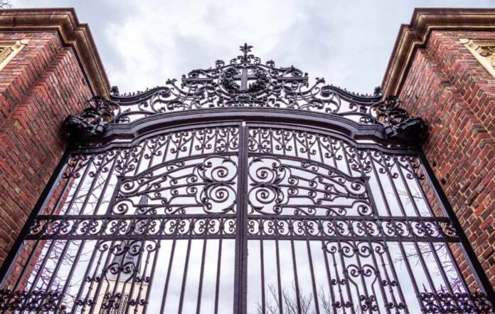 Harvard,University,Iron,Gate,In,Cambridge,,Massachusetts,,Usa.