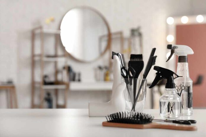 Different,Hairdressing,Tools,On,Table,In,Beauty,Salon
