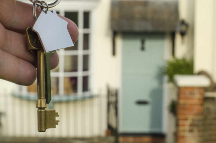 Keys,To,A,Home,With,A,House,Shaped,Key,Ring