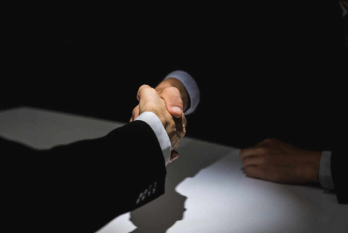Anonymous,Business,Partners,Making,Handshake,In,Dark,Shadow
