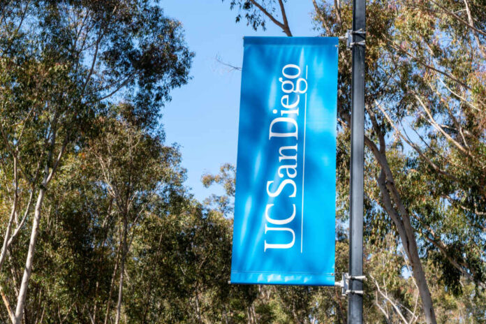 La,Jolla,,Ca/usa,-,April,13,,2019:,School,Banner,And