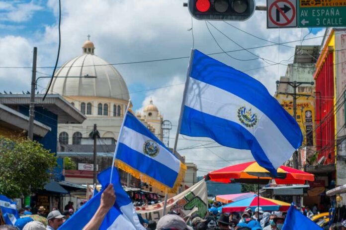 San,Salvador,,El,Salvador,-,September,15th,,2021:,Protesters,Hold