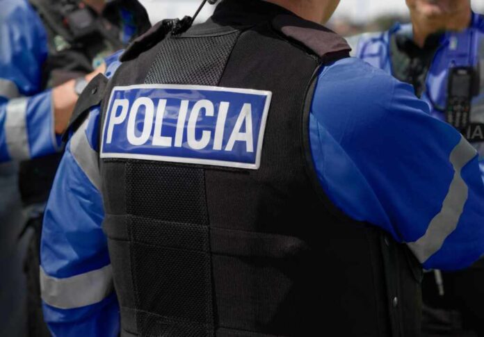 Policía,-,Marca,Policia,En,La,Parte,Posterior,De,Un