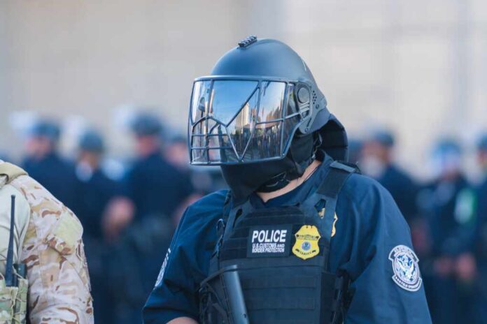 Los,Angeles,,Usa,Β,June,8,,2025:,Homeland,Security,Police