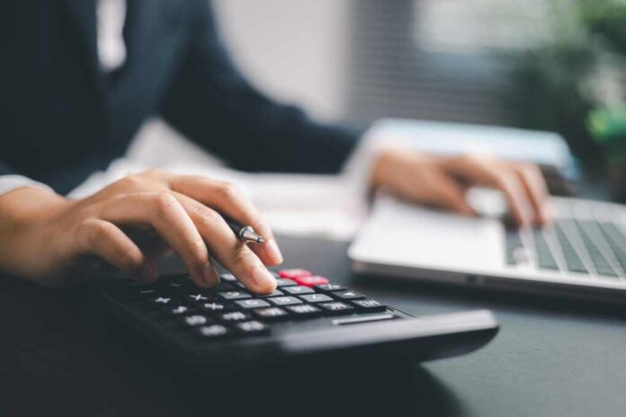 Finance,Bank,Tax,Expense,Accounting,Budget,Money,Businessman,Hand,Use