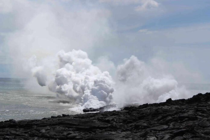 Hawaii,Active,Volcanoes,:,Gases,Of,Volcano,And,Black,Rocks