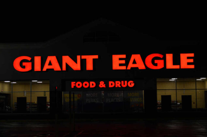 Columbus,,Ohio-usa,June,30,2019:,Giant,Eagle,Grocery,Stores,With,Night
