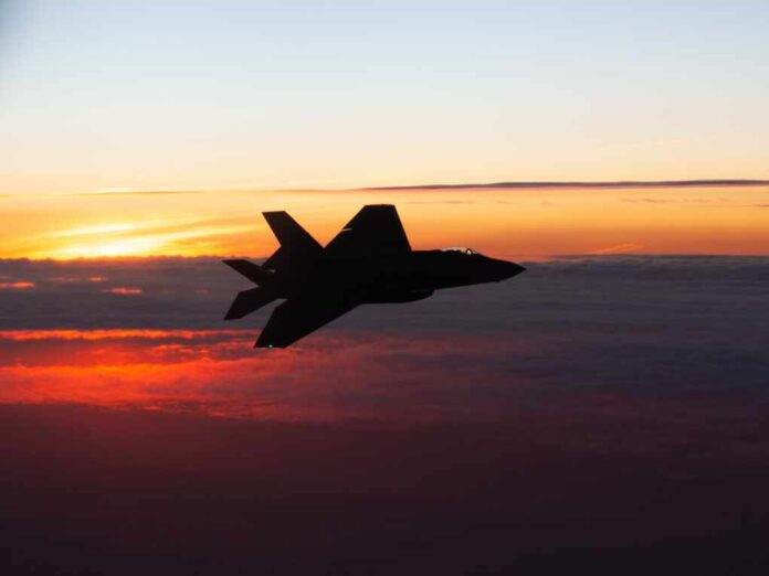 Us,Air,Force,F-35,Flying,At,Sunset